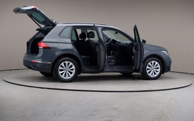 Volkswagen Tiguan cena 121799 przebieg: 35332, rok produkcji 2022 z Frombork małe 211